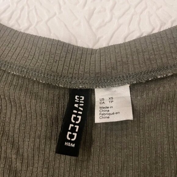 Divided top - Picture 3 of 3